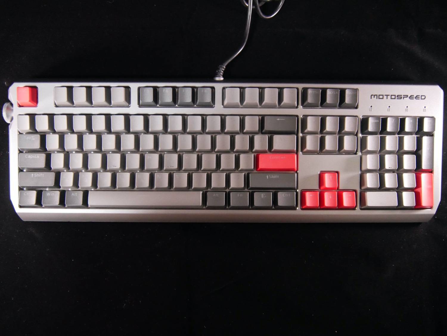 漂亮的金属键盘摩豹ck80机械键盘