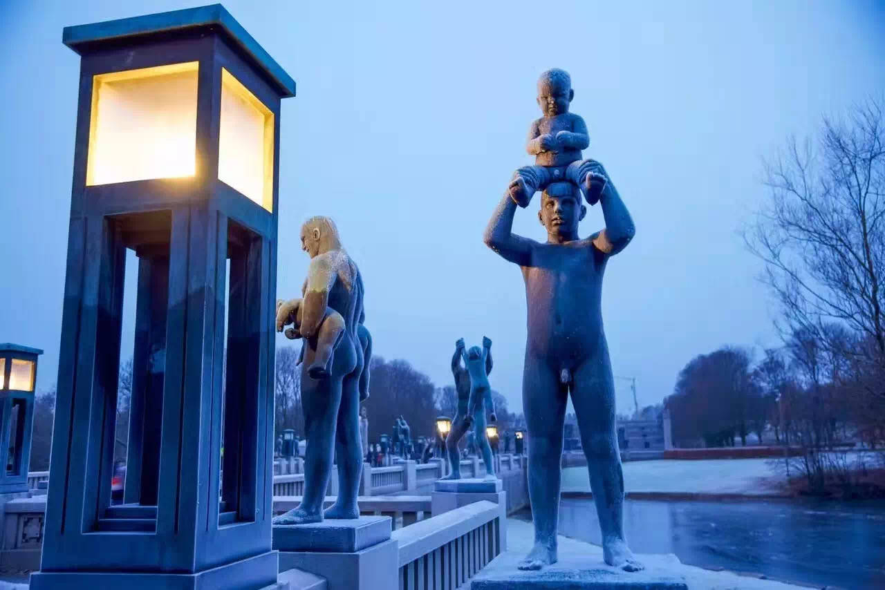 奥斯陆裸体雕塑公园体现挪威男人生存的压力？
