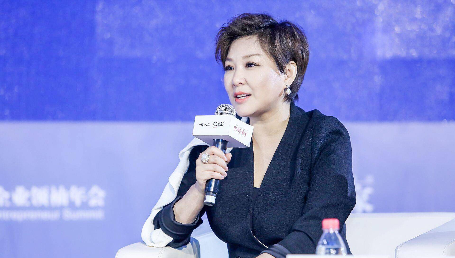 舍弃央视主持人的身份,裸辞创业欠下巨债,如今成女强人身价过亿_李静