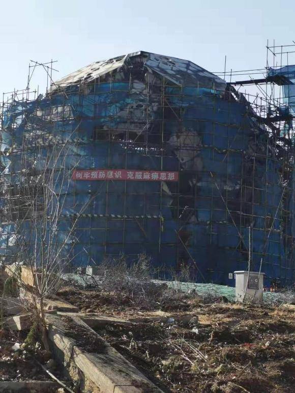 突发大连足球标志性建筑突发火情球迷预示大连足球要火