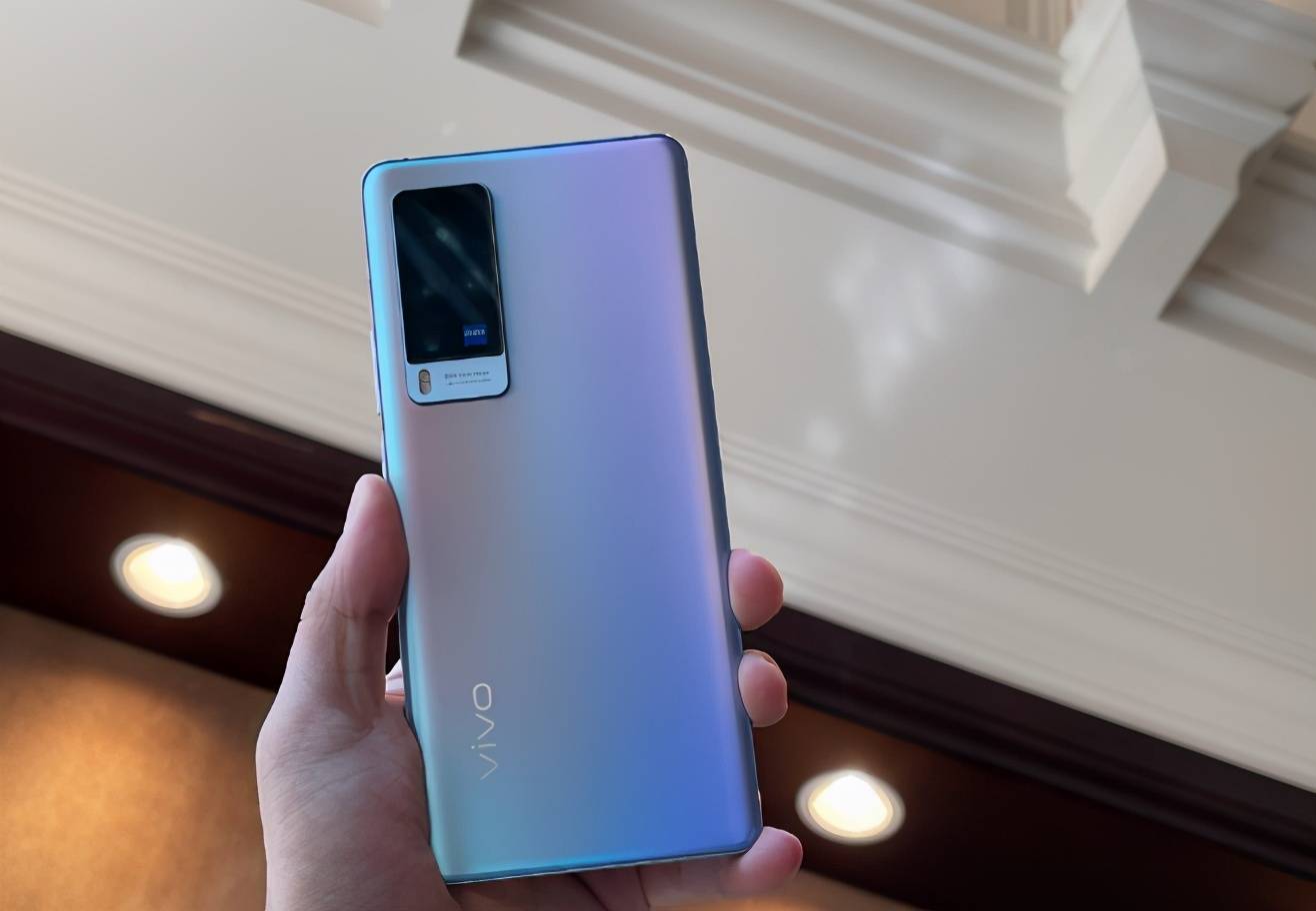 vivox60测评机遭"泄密",博主喊话:不就是赔钱,我出了