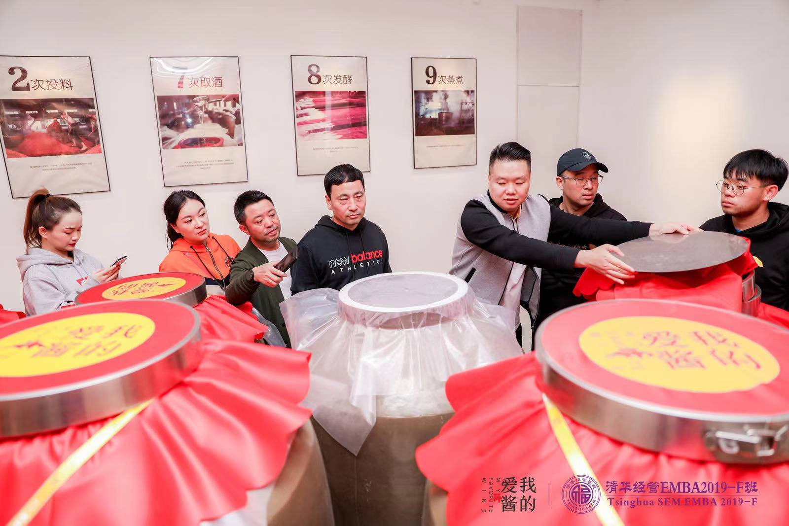 选择白酒送礼或自用时,需要考虑哪些因素 ?