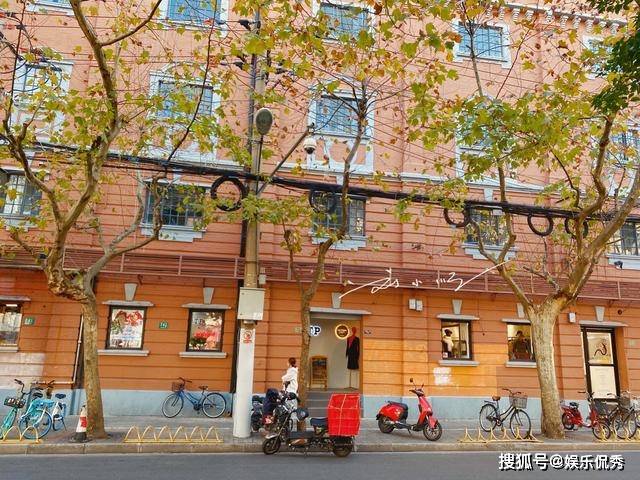 上海发现一条“外国街”，几乎看不见中文，游客以为穿越到了国外