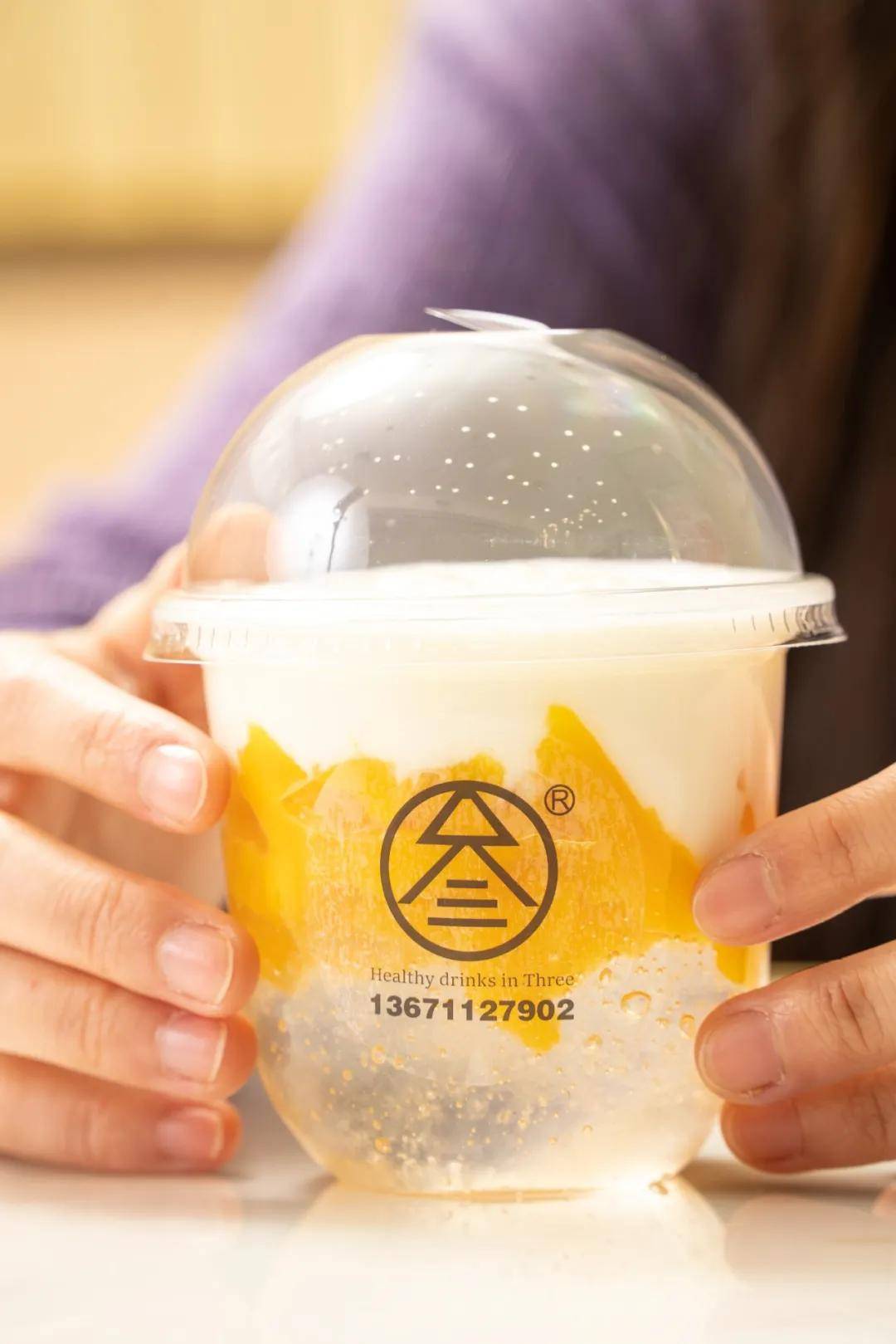 一勺下去就是酸奶覆盖大颗果粒这酸甜清爽的美味让你一秒穿越回夏天
