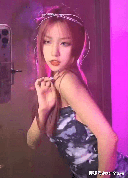 原创千万网红刀小刀陷入炒作风波阳台事件不是偶然眼球无下限