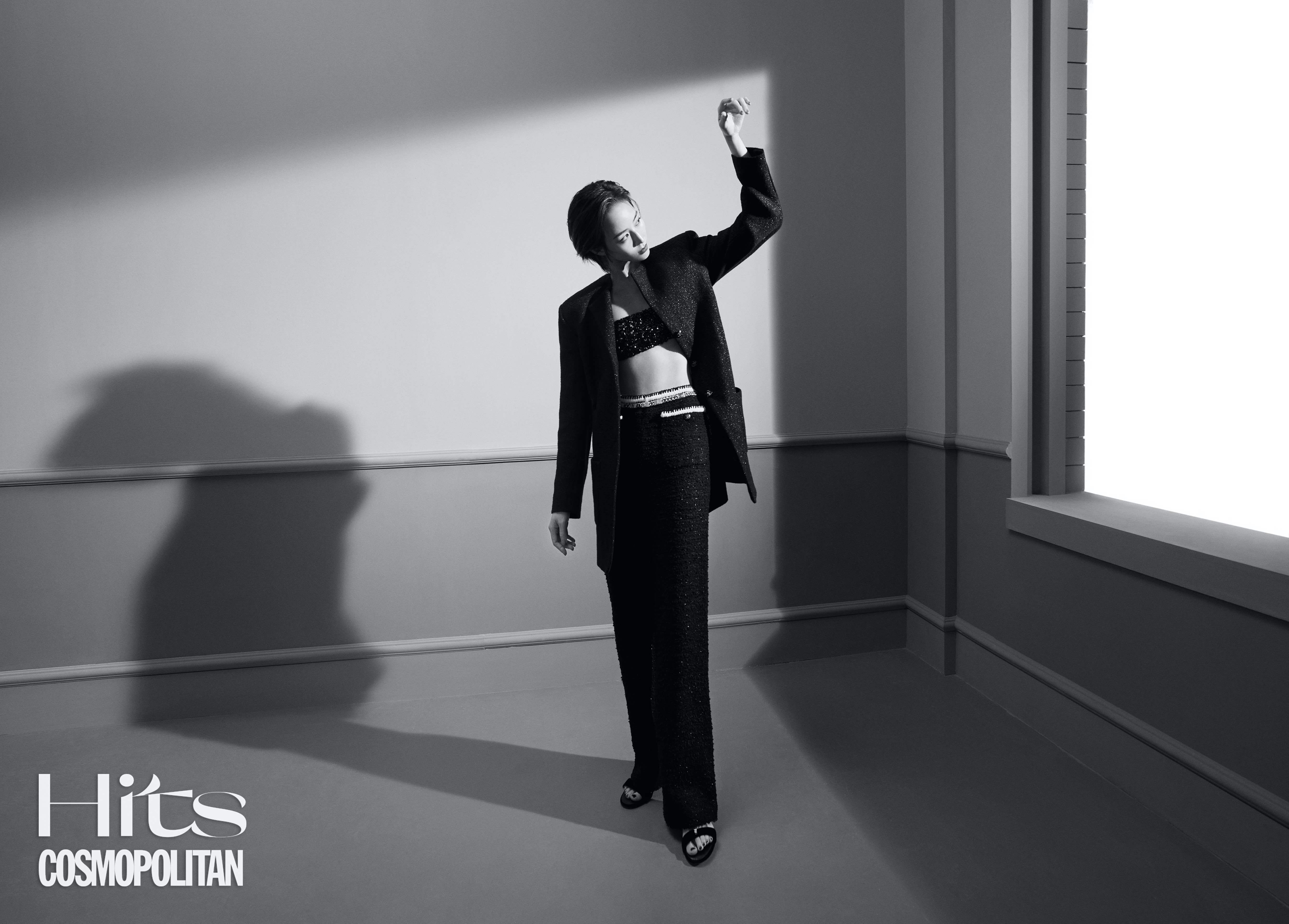 张钧甯时尚封面大片 极简风格展现高级时尚