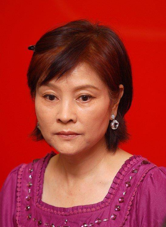 她是国家一级演员,37岁离婚嫁小8岁的冯远征,他们经历了什么_梁丹妮