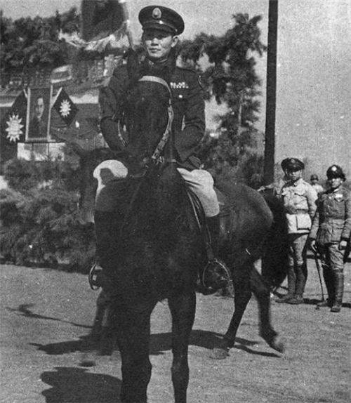 深造,不过在美期间,孙立人对军事产生了浓厚的兴趣,从而考入了美国