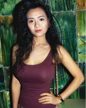 但是那个年代,不缺乏长相出众等明星,与她同时代的还有黎姿,智利,张敏