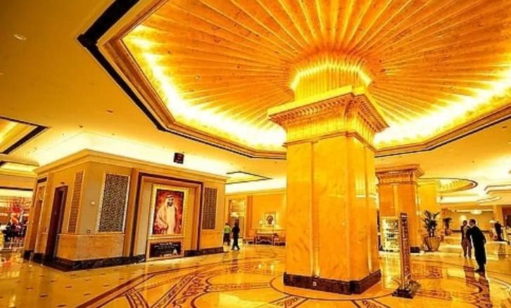 全世界最高级的酒店，用了22吨黄金打造，住一晚最少要4千！