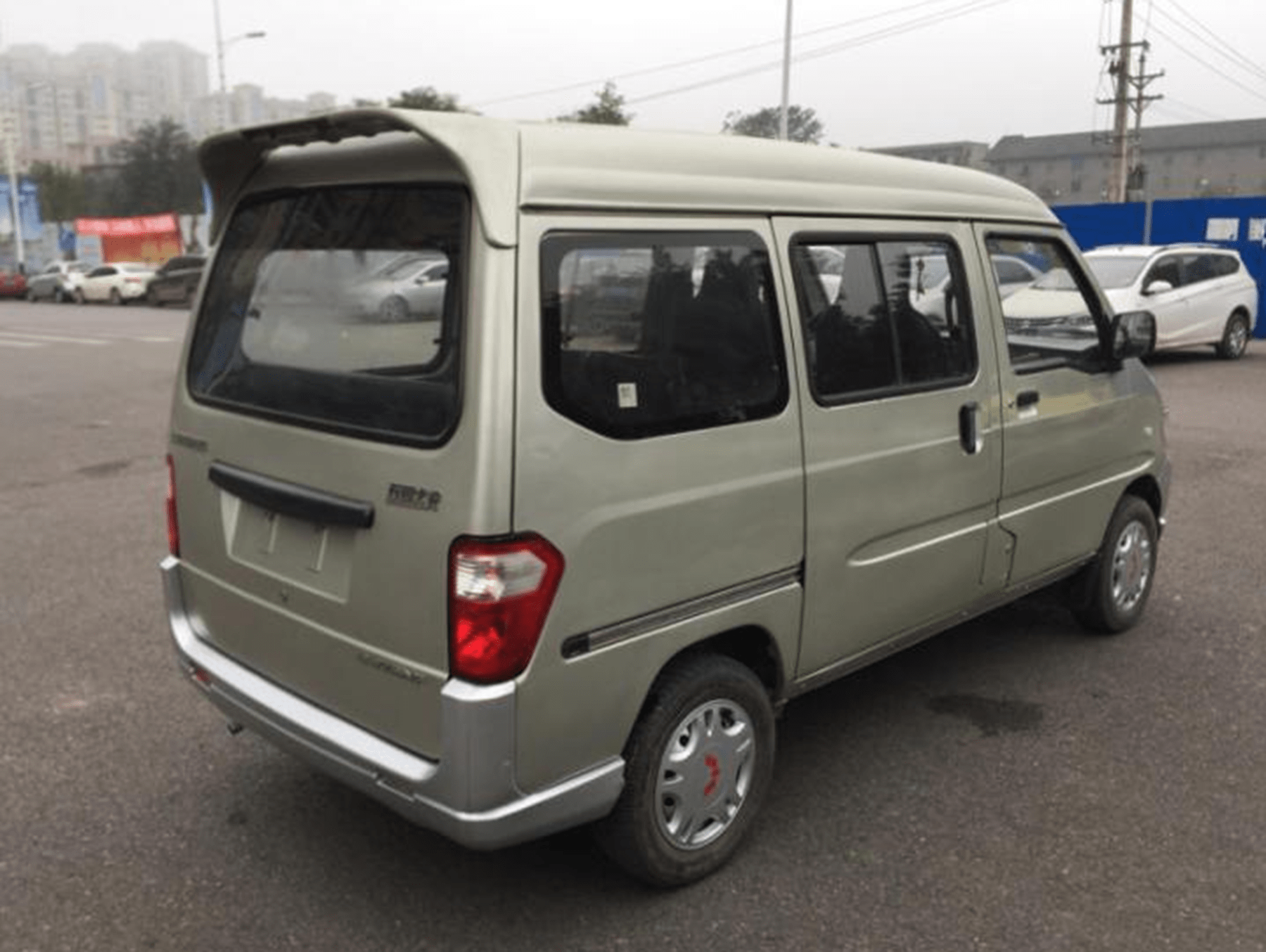 小伙花7000元买二手五菱面包车,女友看到车后:我们分手吧