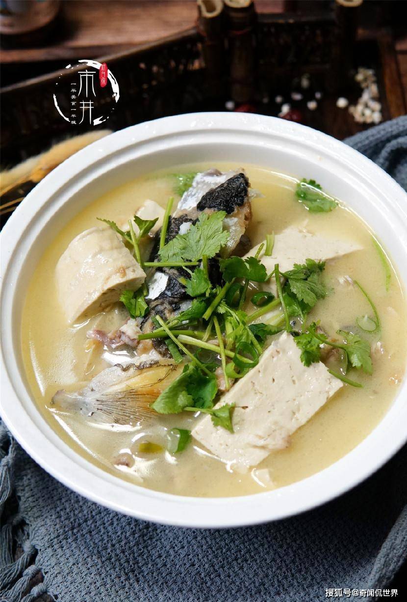 教你做鱼头豆腐汤,汤汁奶白的诀窍很简单,现在喝它最合适!