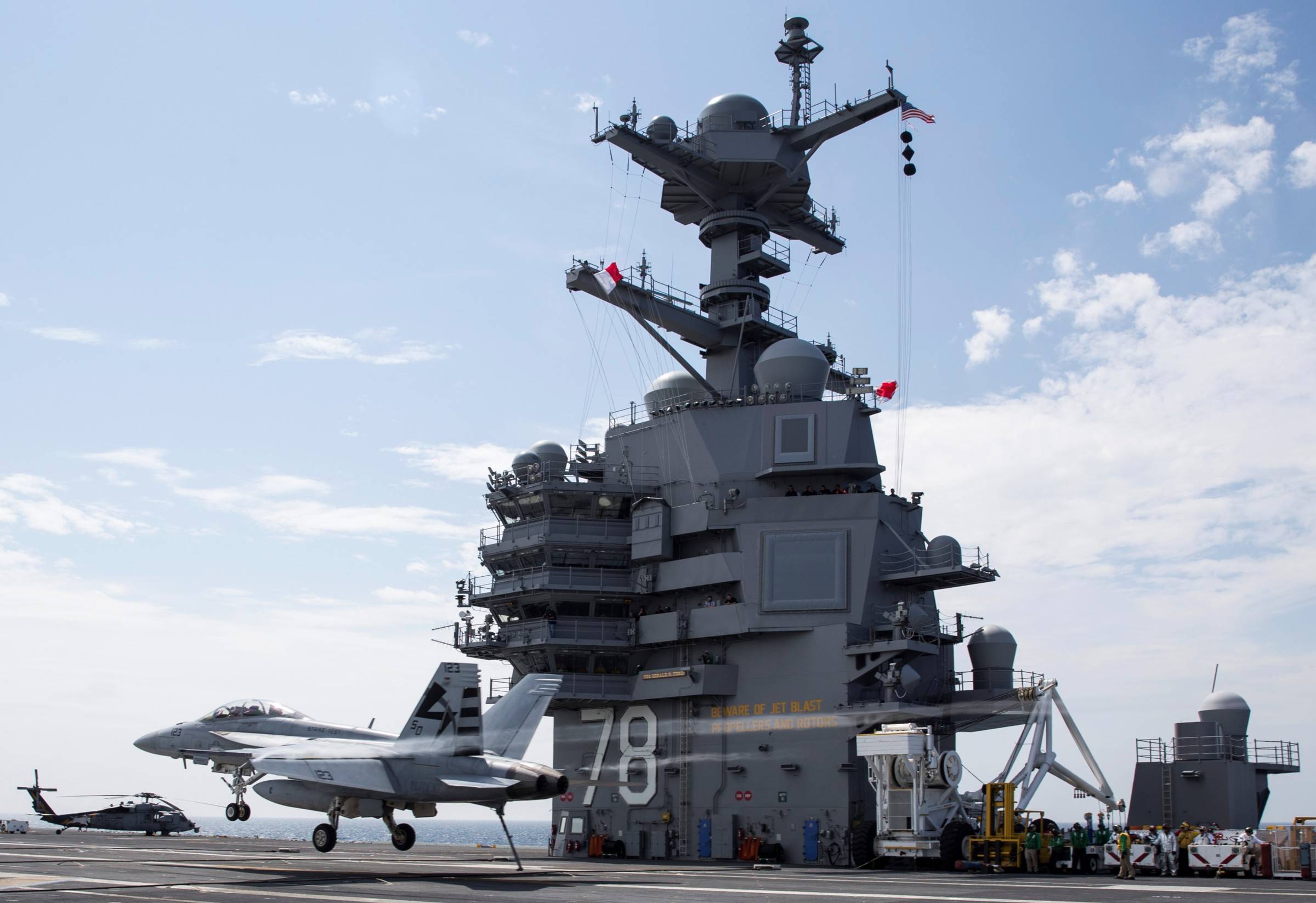 图鉴第三代核动力航空母舰福特号舰岛特写