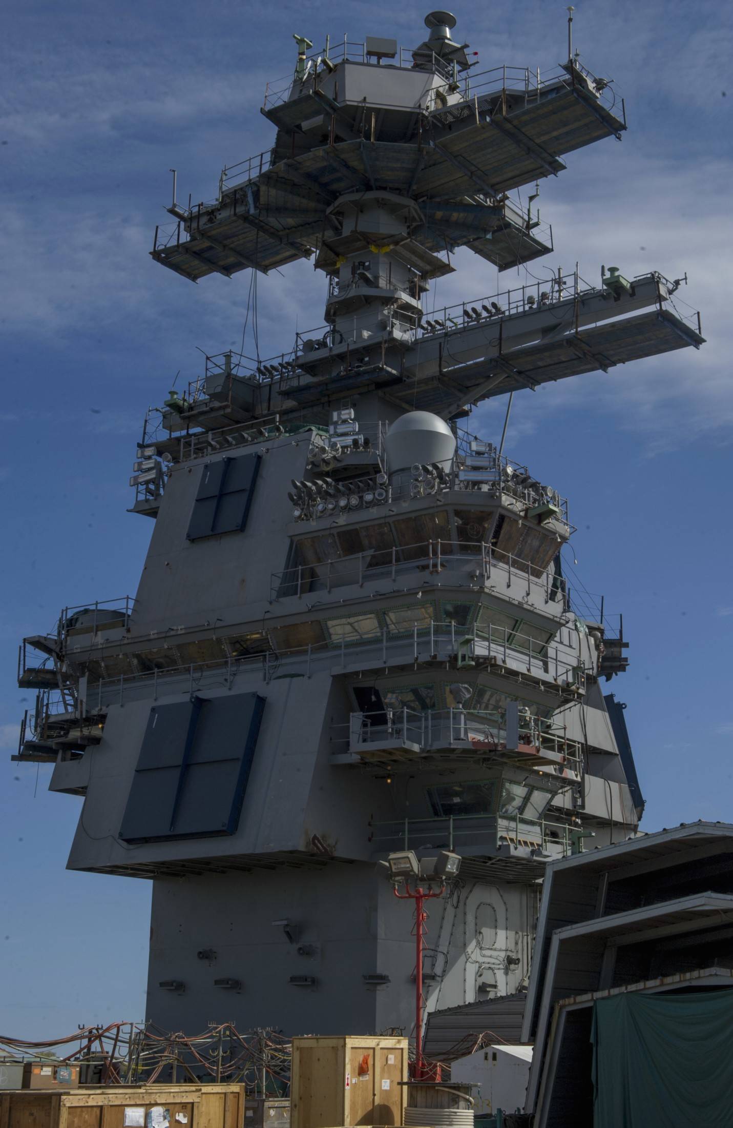 图鉴第三代核动力航空母舰福特号舰岛特写