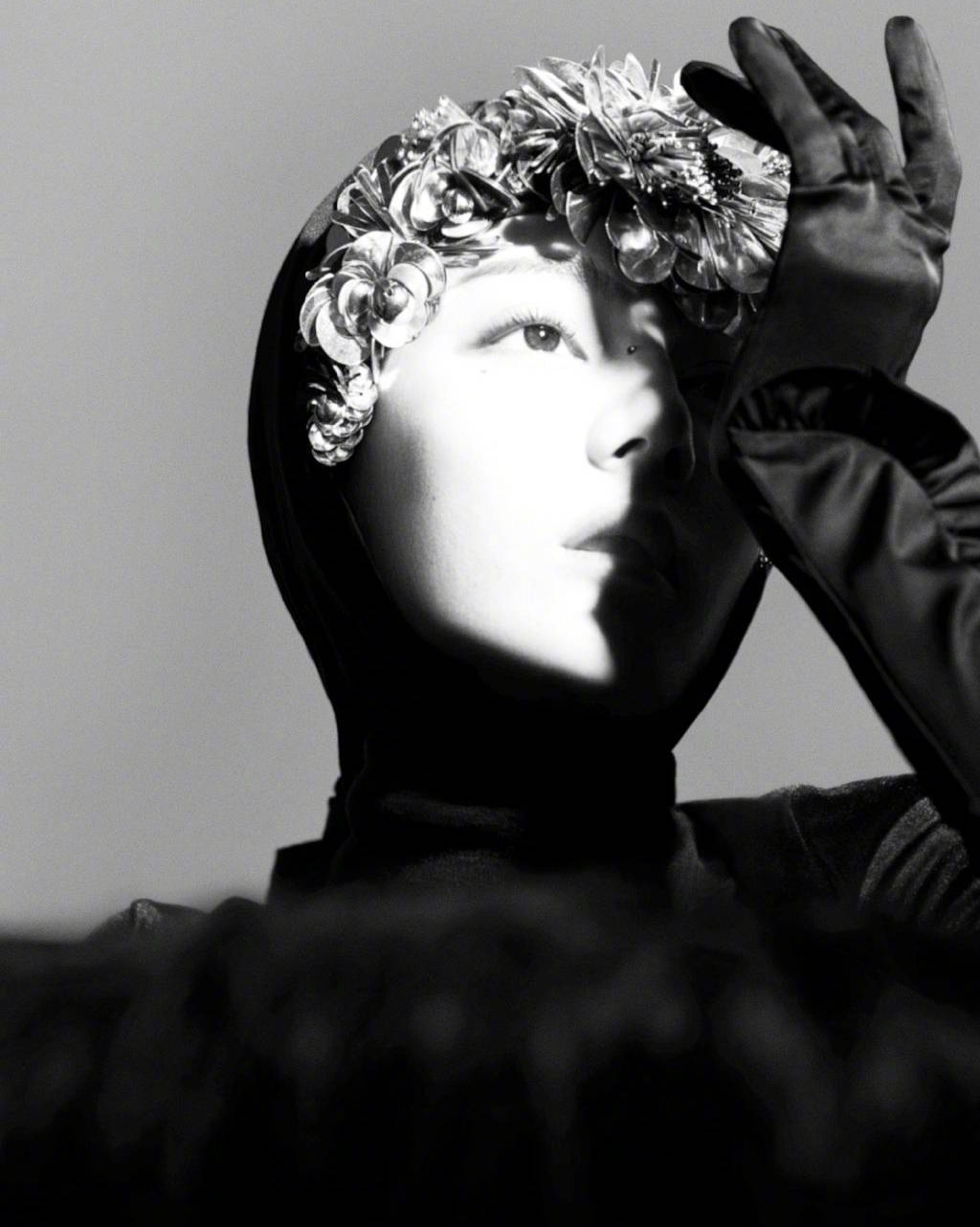 迪丽热巴钻石泪痣冷冽明艳编发凸显清冷气质