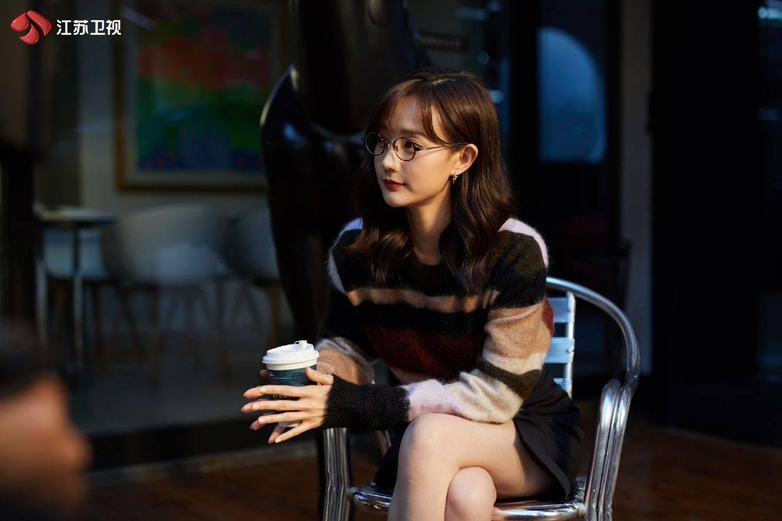 正在江苏卫视热播的《了不起的女孩》,以陆可(李一桐饰),沈思怡(金晨