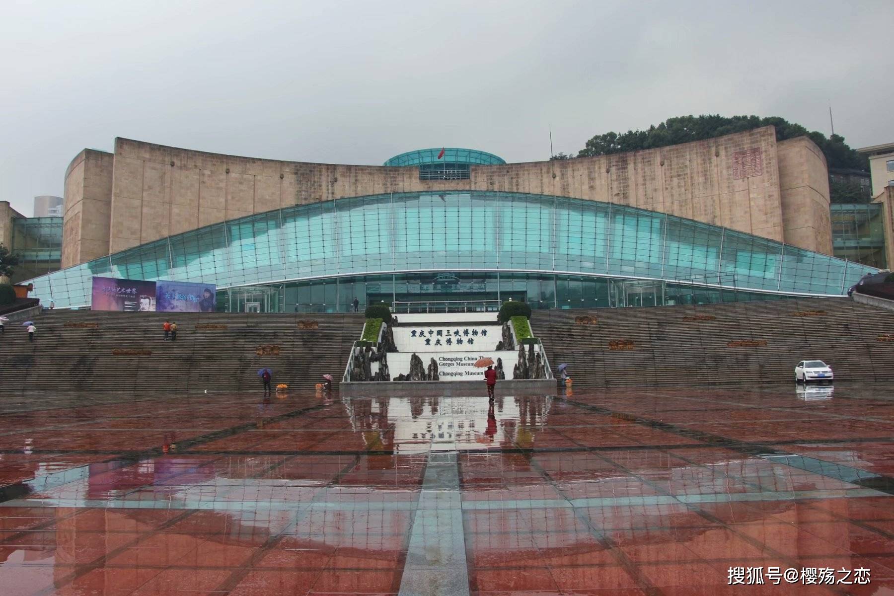 以“三峡”为名的博物馆，占地面积3万平方米，馆藏文物10万多件