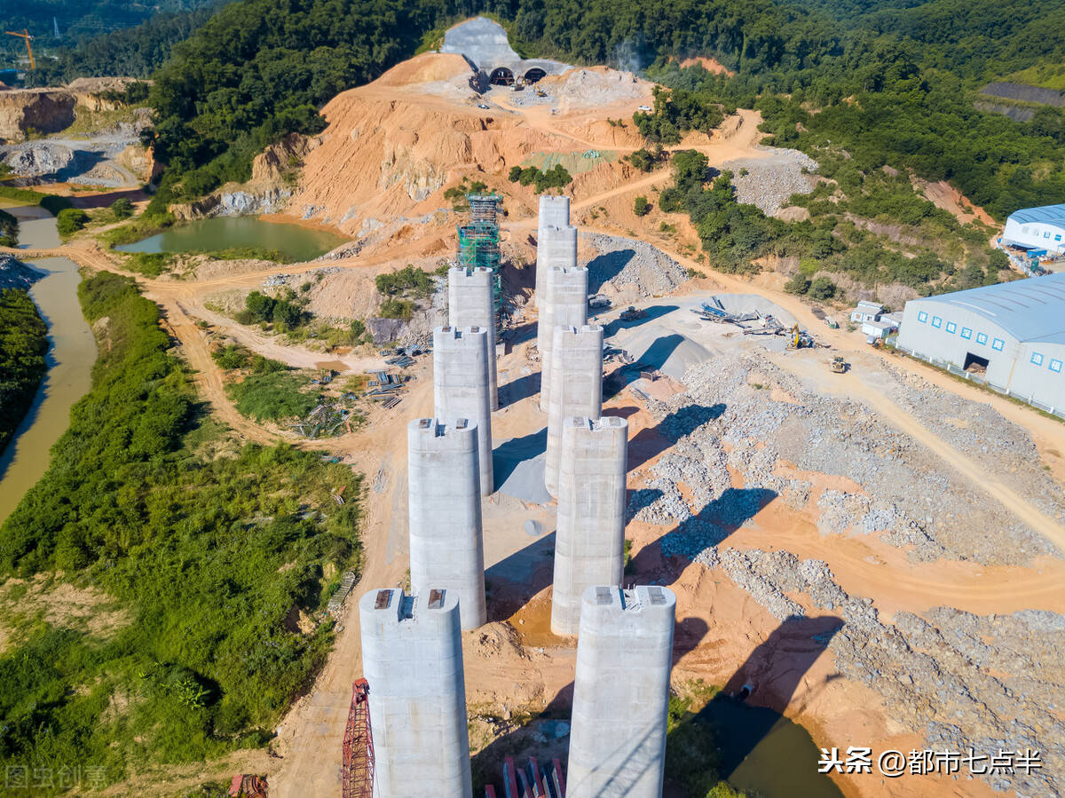 赣深高铁全线铺轨