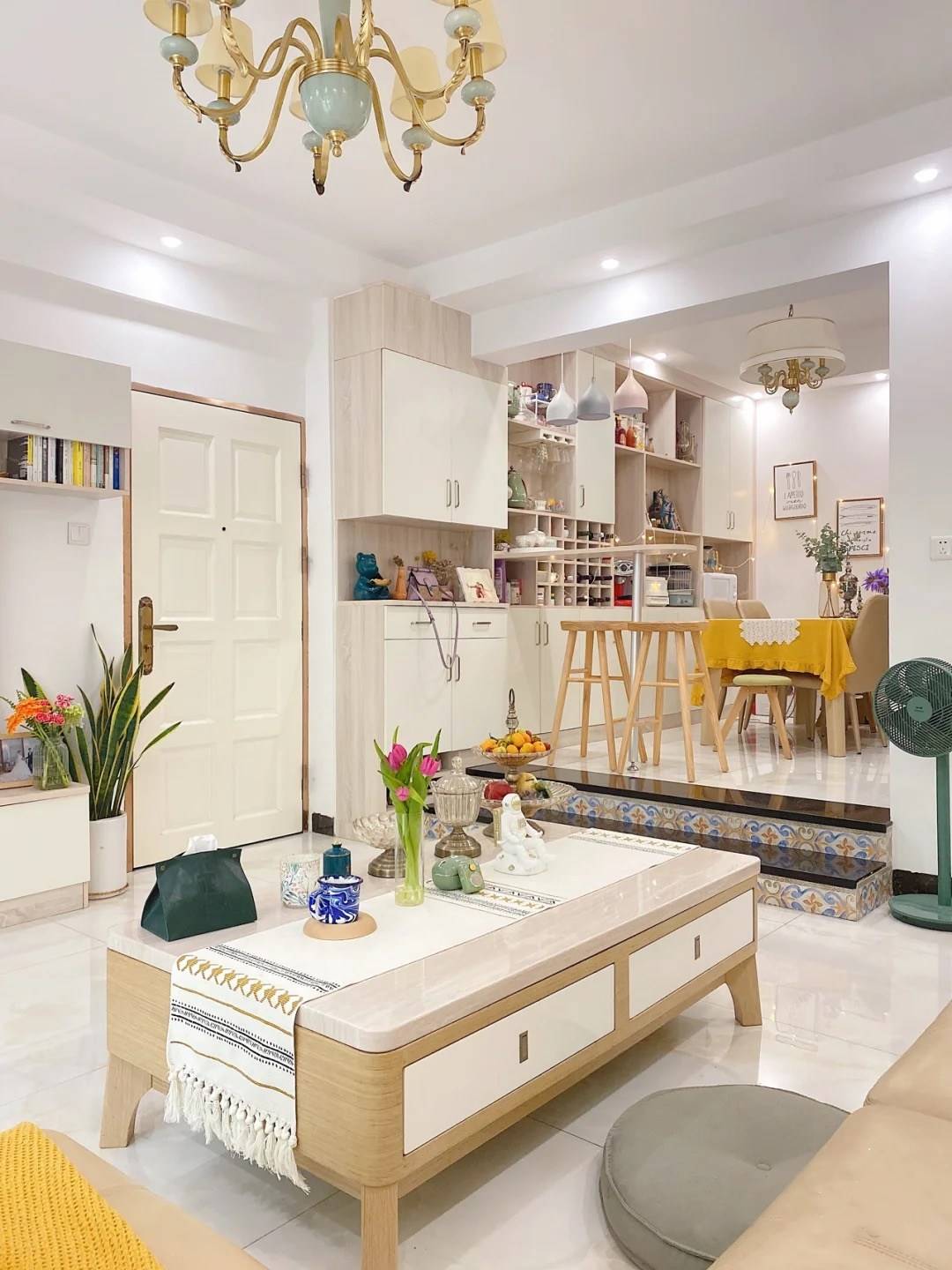 85平米,家居氛围太温暖人心了,餐厅做个小抬高,真有个性_手机搜狐网