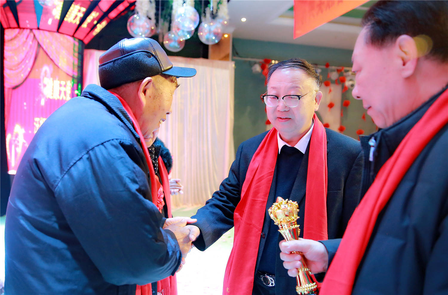 洛阳春寿堂中医院"健康天使"暨"先进工作者"颁奖典礼纪实_霍艺峰