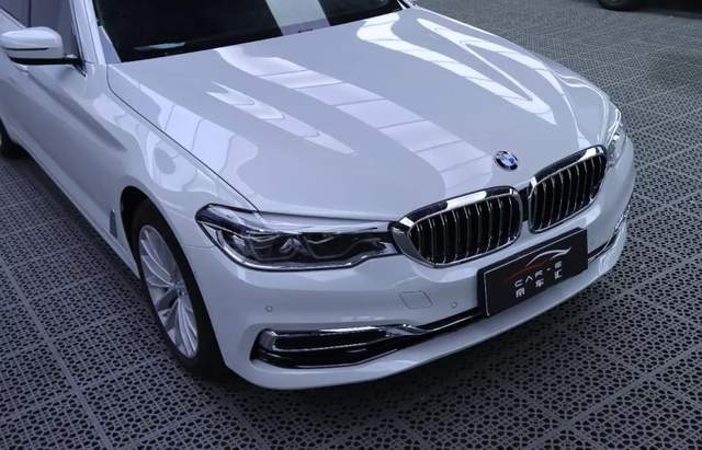 矿石白宝马5系施工隐形车衣之后的效果是不是感觉眼前一亮