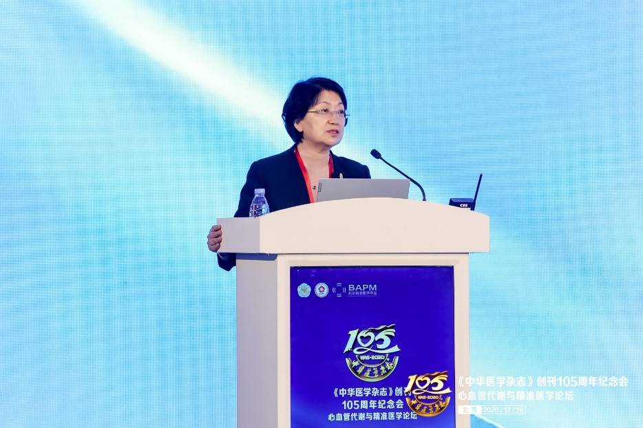 北京大学第三医院大内科主任高炜教授主持开幕式,高炜教授对线上线下