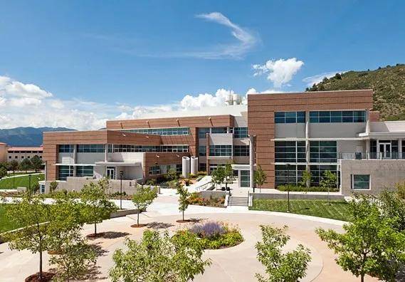 21 美國科羅拉多大學 (university of colorado)是全美中北部著名的