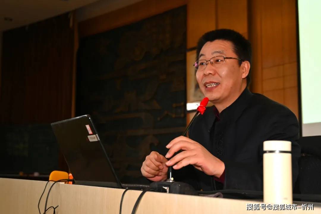 向下扎根向上成长忻州实验中学邀请家庭教育专家田玉老师作专题讲座