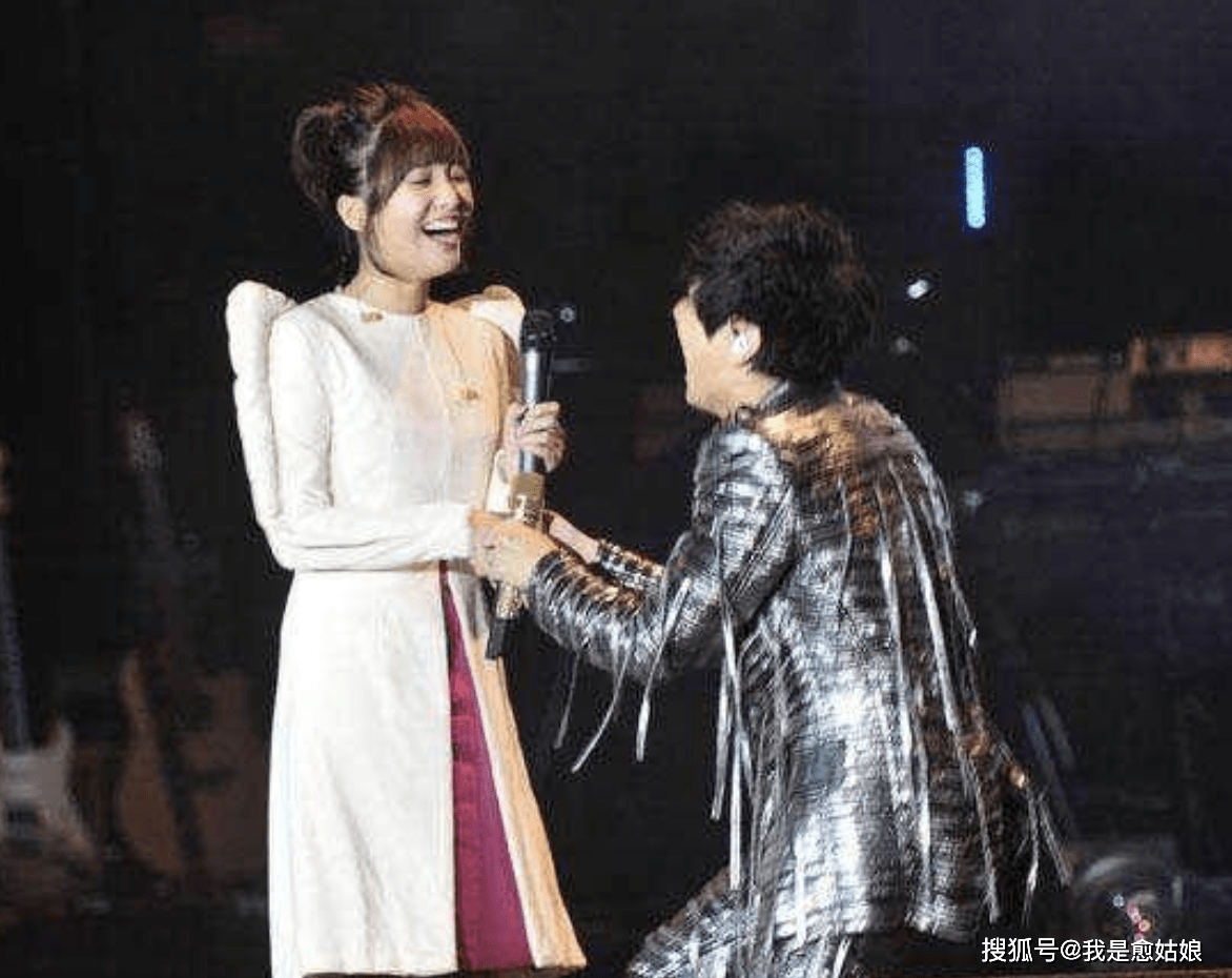 甜歌玉女小天后的刺激往事_金莎红