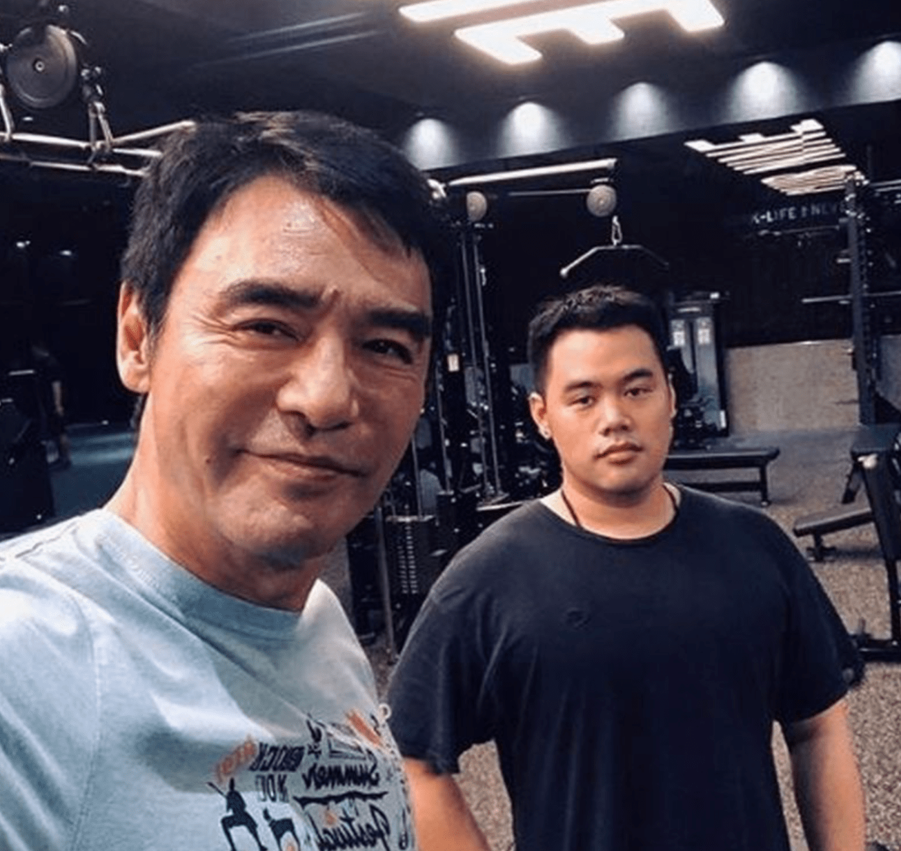 原创钟镇涛30岁长子正视肥胖问题为健康节食针灸身材矮胖不如父母