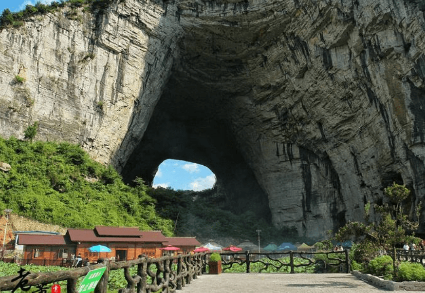 贵州藏有世界最大天然桥洞，占地5000平米，差点成一座机场