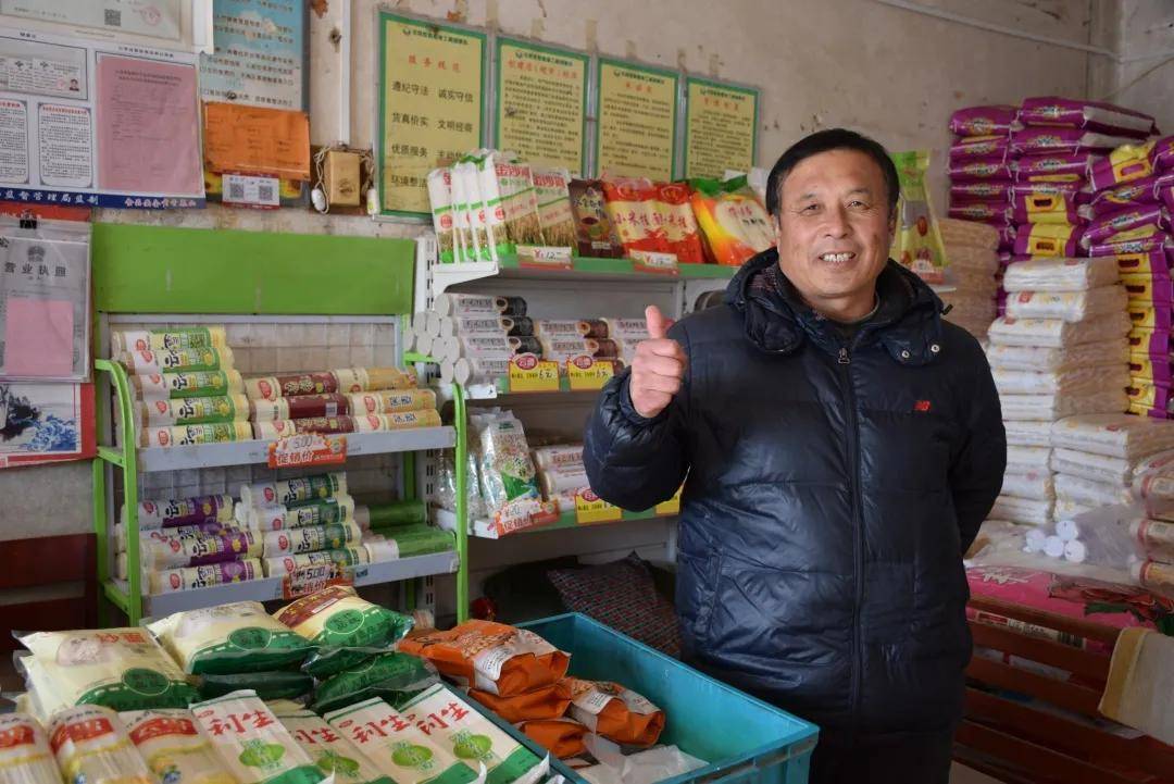 超市老板孔女士说:农商银行的各种便民优惠政策给我们做生意提供了