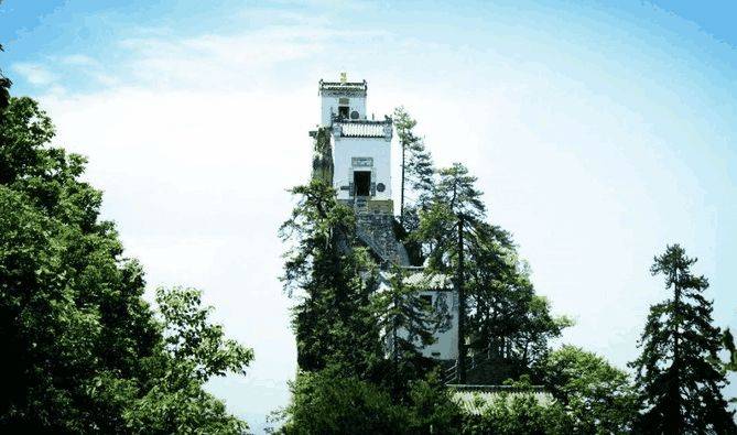 全球“最危险”的房子，三面悬崖屹立500年不倒，位于中国陕西