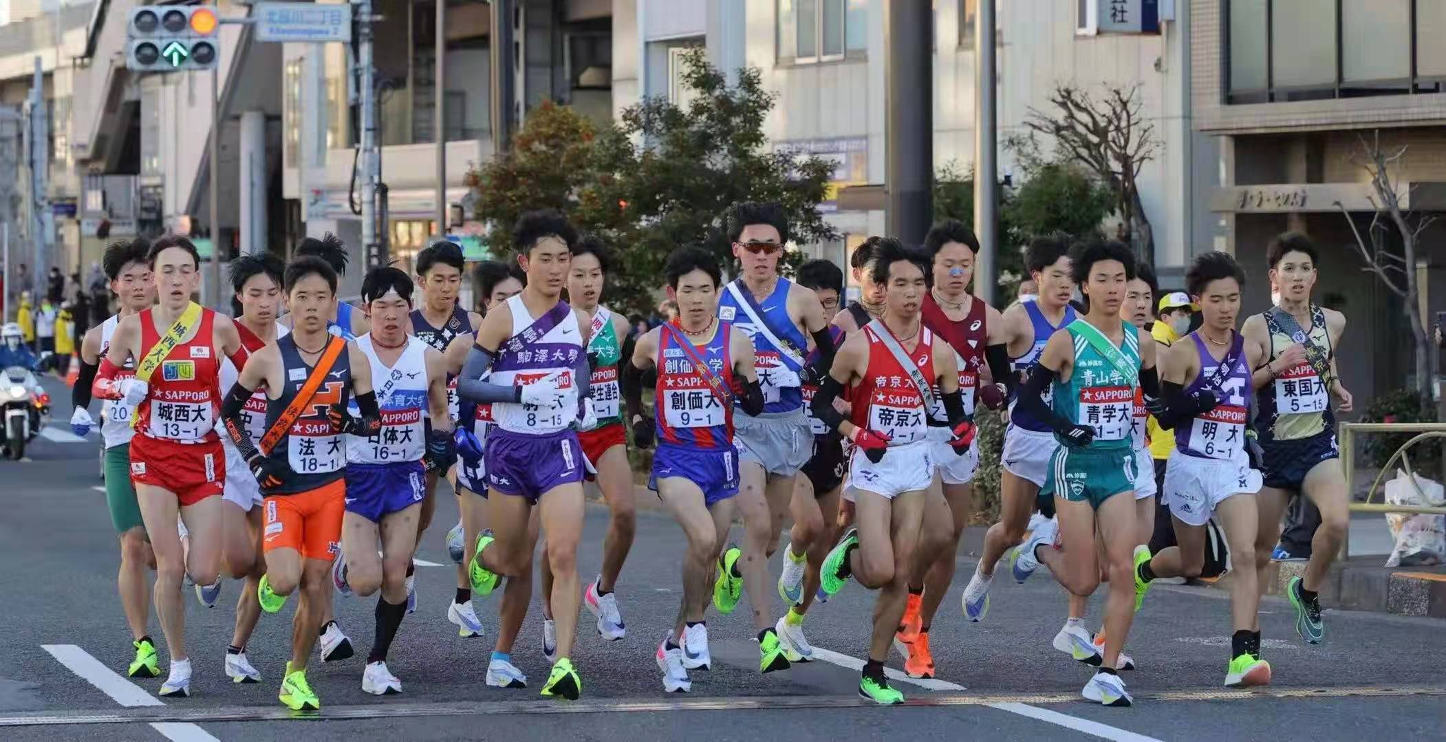 箱根驿传丨二区纪录被刷新创価大学夺往路第一