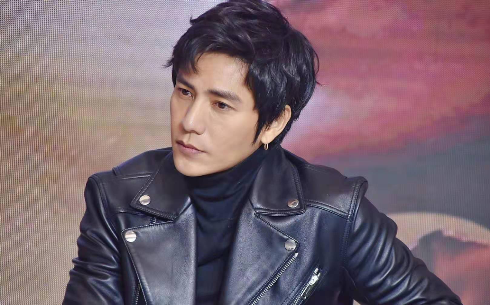 不老男神破灭!陈坤片场花絮曝光,无视禁烟规定室内吞云吐雾