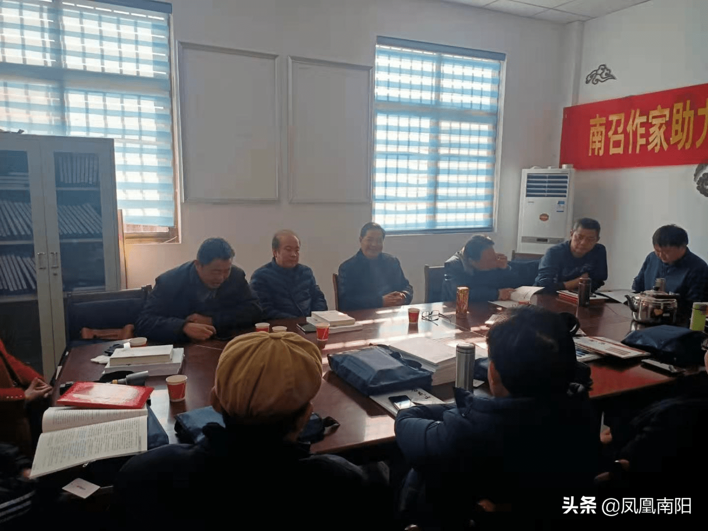 河南南召:脱贫攻坚成效显 作家协会来座谈_东庄村