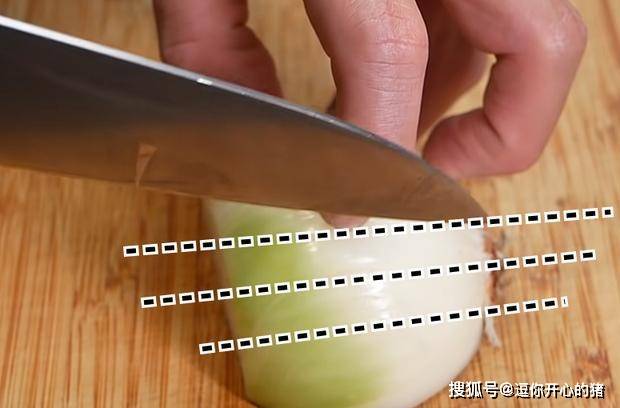 大厨的洋葱不流泪切法!纵切、横切的优缺点与技巧解析_根部