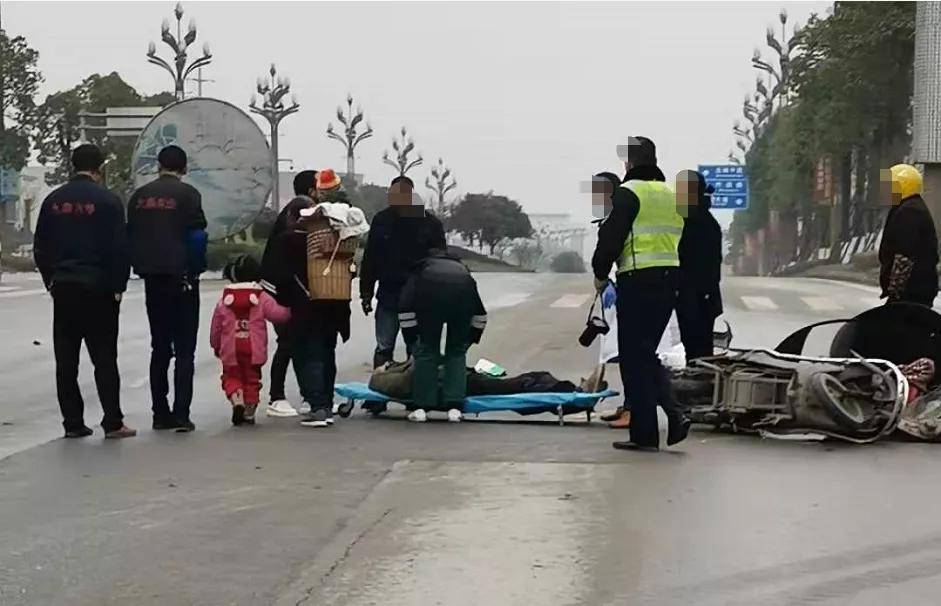 刚刚,达州大竹一大货车撞上电动车,车都撞烂完了_手机搜狐网