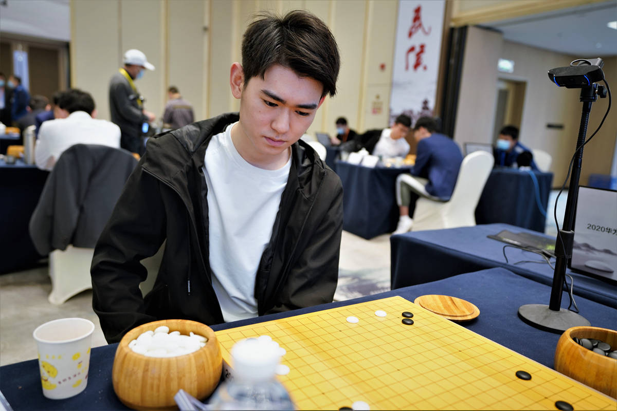 黄静远的职业生涯经历了什么?