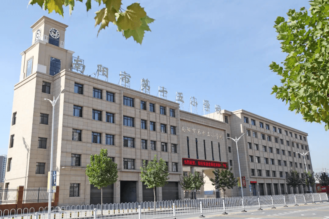 假日记者探班:南阳新十五小西隔壁