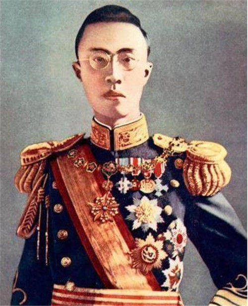 溥仪罕见青年照:长得很帅气,尽显帝王之气,婉容的容貌惊艳众人_西方