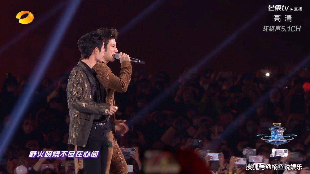 王力宏王一博差21岁同台合作,燃爆全场,王力宏:这孩子不得了