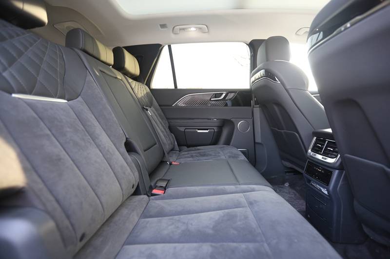 以硬核产品力"笑傲江湖" 红旗e-hs9试驾体验_搜狐汽车_搜狐网