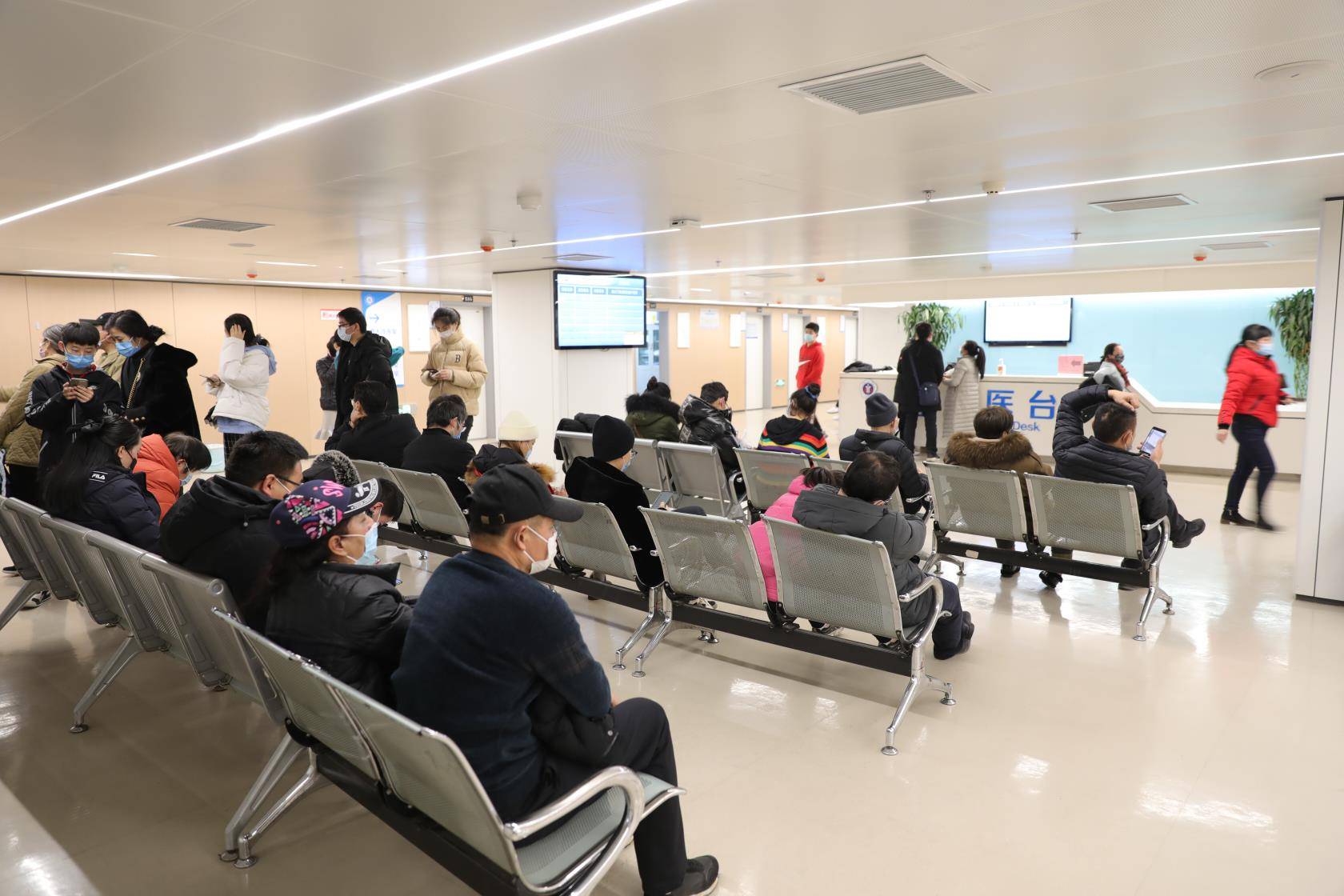 无怨的付出 无悔的坚守——西安交大二附院元旦假日门诊掠影