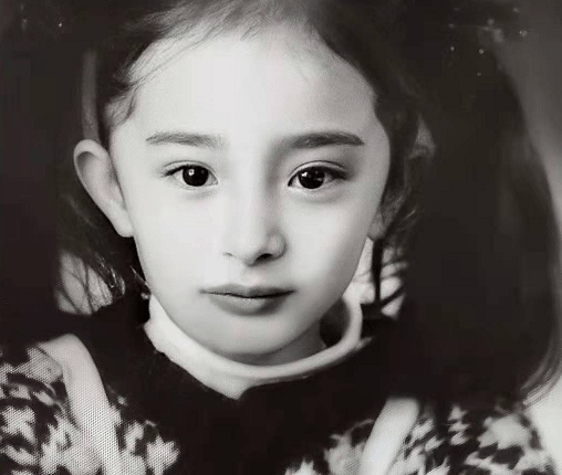 "男版杨幂"走红,比小糯米更像亲生的,网友:确定不是本人?_遗传