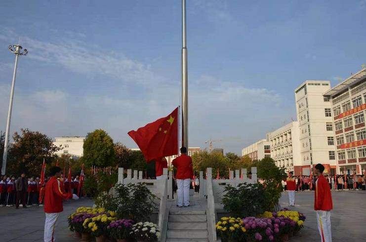 辞旧迎新,青春起航,郸城县第二实验中学举行迎新年升旗仪式