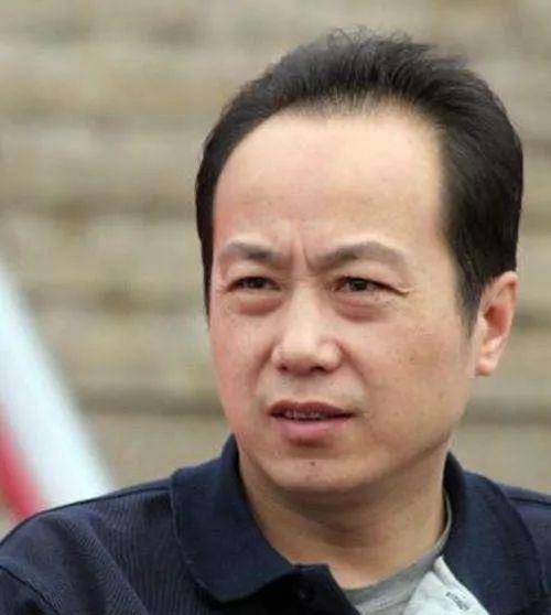 她是罗京妻子,至今不敢告诉婆婆老公死讯,带儿子改嫁富商很幸福