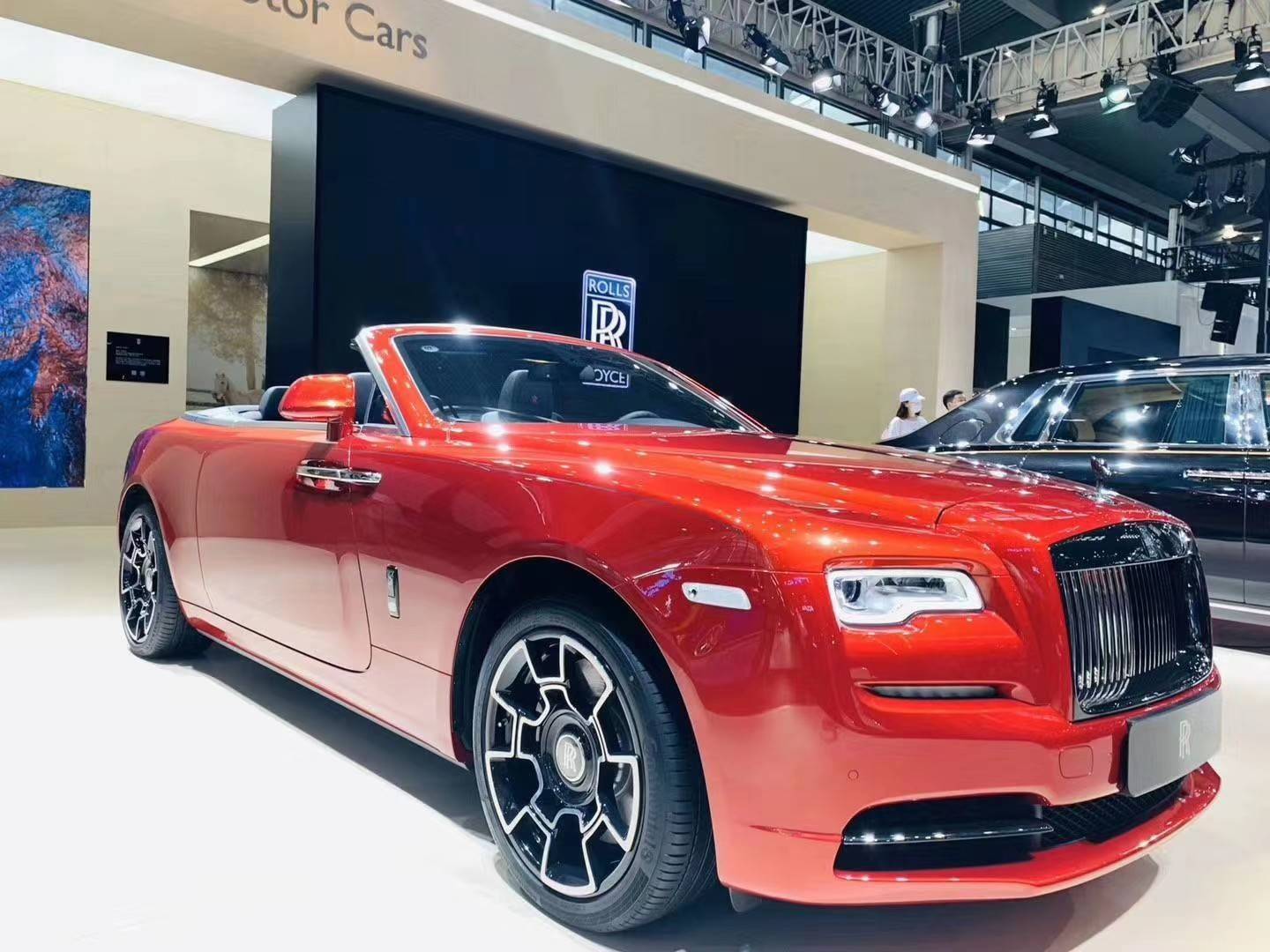 全新劳斯莱斯曜影敞篷版裸降实惠 轿跑车