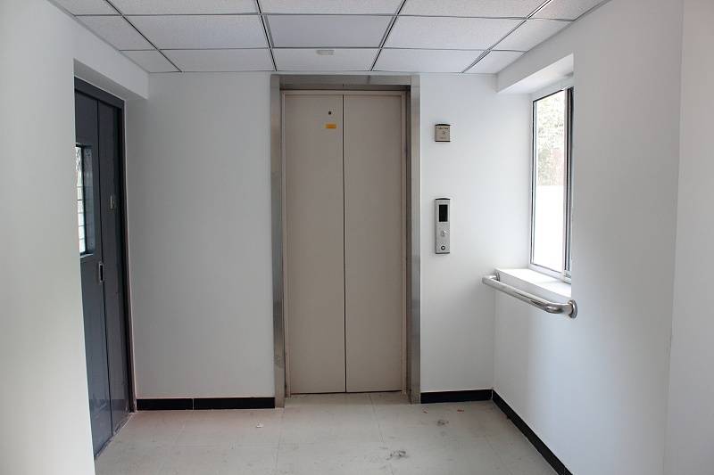 为什么买房要避开一梯两户的房子?置业顾问指出4点"硬伤"_电梯