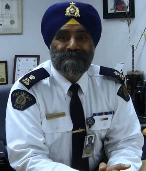 详解皇家加拿大骑警的红色制服,警帽很像牛仔帽,其实是斯特森帽